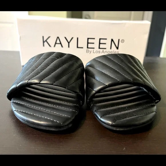 Black slip on sandals, size 8 - Picture 3 of 3